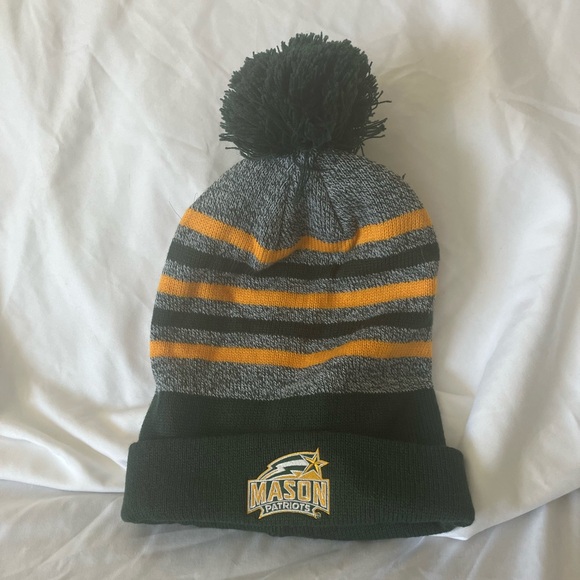 George Mason University Women’s Pom Pom Hat NWOT - Picture 2 of 4
